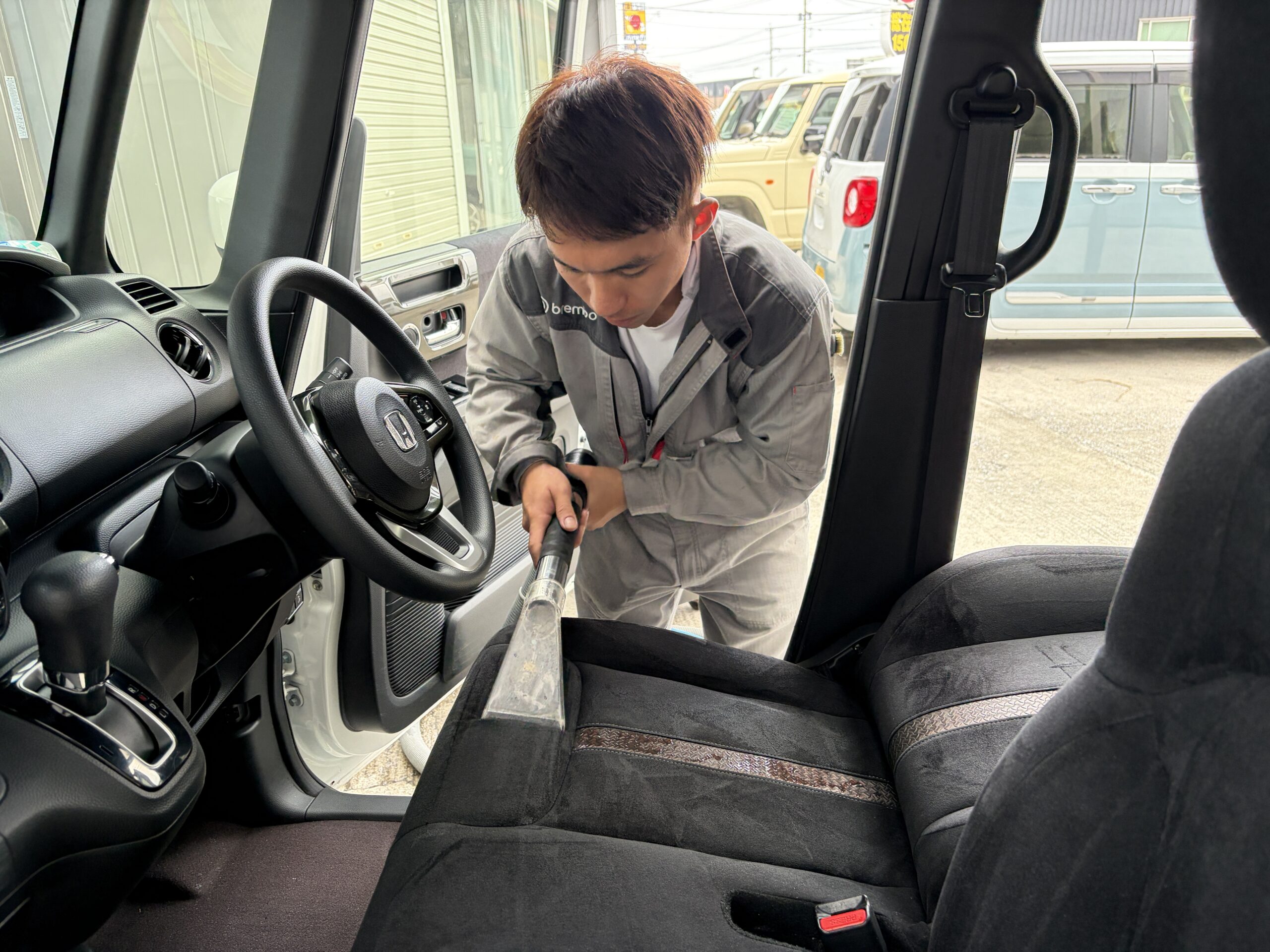 車内の汚れ、実はこんなに⁉ホットリンサーでシートをスッキリ✨
